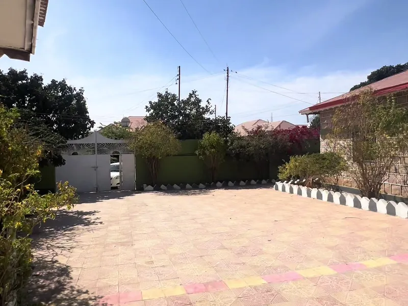 8 Bedroom Villa in Sacadadiin, Hargeisa — $500/mo