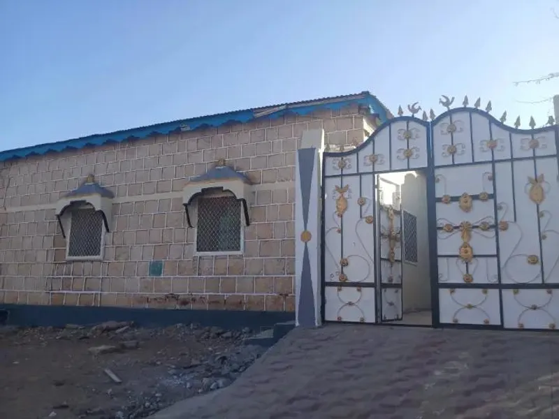 6 Bedroom Villa in Gaadhi Bileys, Burao — $160/mo