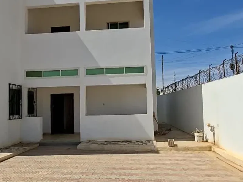 9 Bedroom House in Lamiga Meeresane, Garoowe — $800/mo