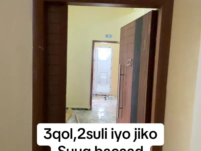 3 Bedroom Apartment in Suuq Bacaad, Mogadishu — $320/mo
