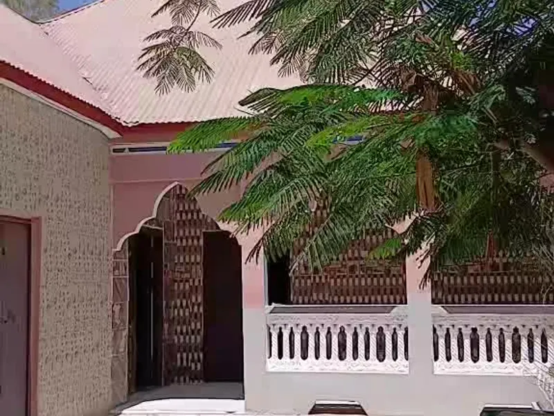 5 Bedroom Villa in 1da August, Garoowe — $300/mo