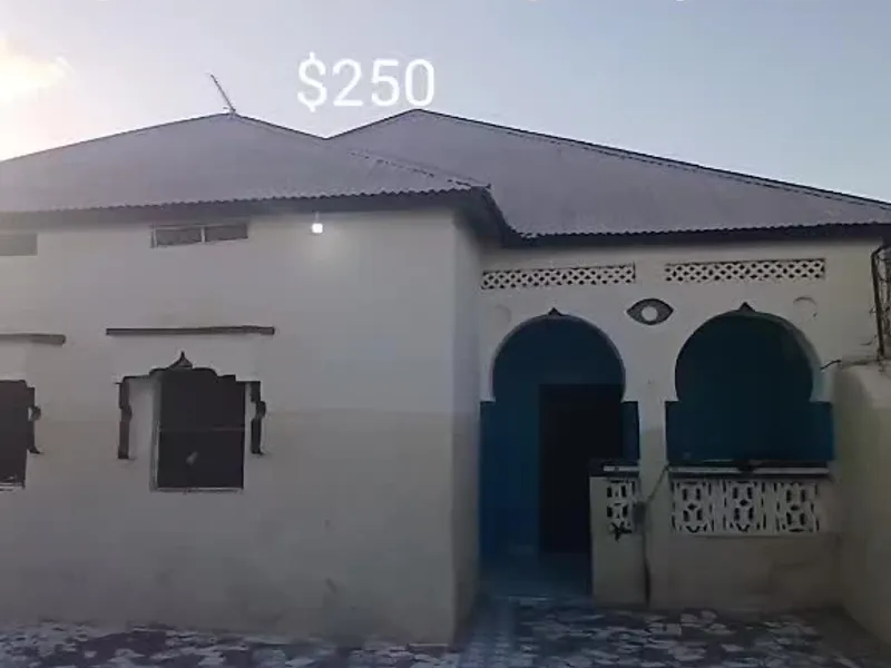 4 Bedroom Villa in 1da August, Garoowe — $250/mo