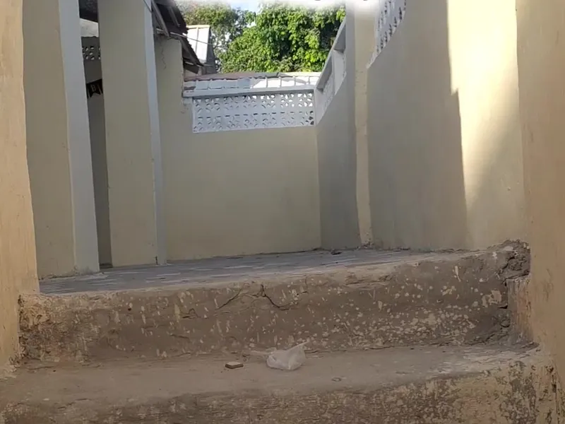 5 Bedroom Villa in Wardhigley, Mogadishu — $350/mo