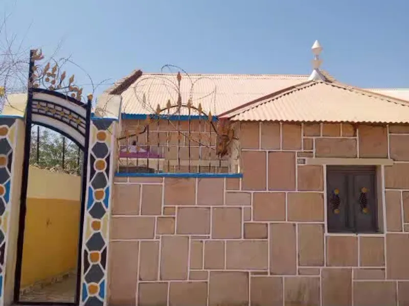 3 Bedroom Villa in Xaafada Riiga, Burao — $80/mo