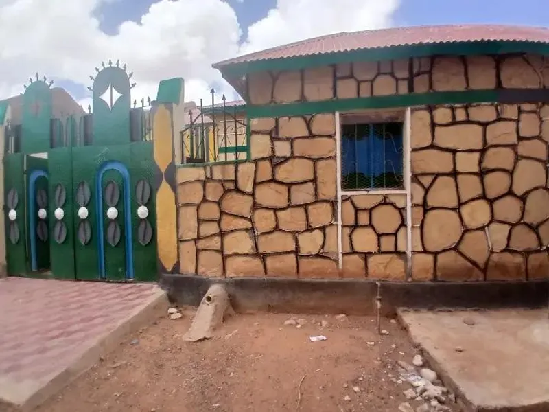 3 Bedroom Villa in Qarni School, Burao — $100/mo